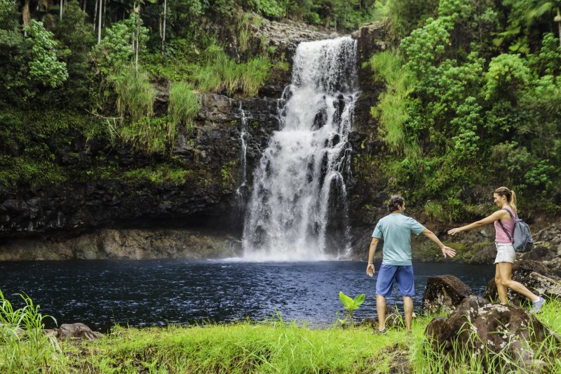 ncl_Hawaii_couple_waterfall