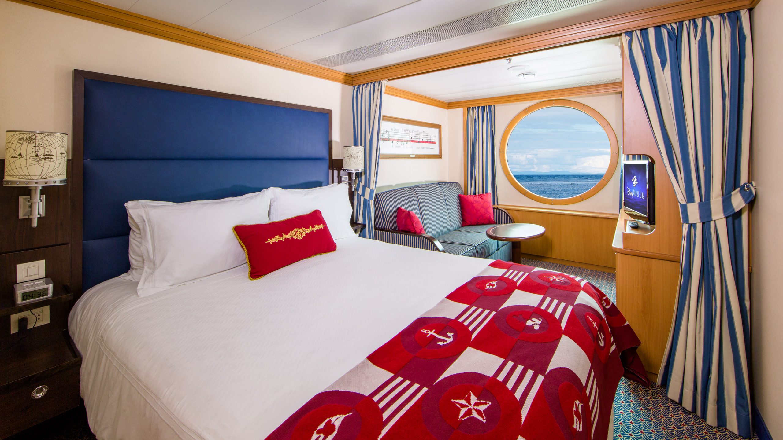 03 Deluxe Oceanview Stateroom with 1 large porthole