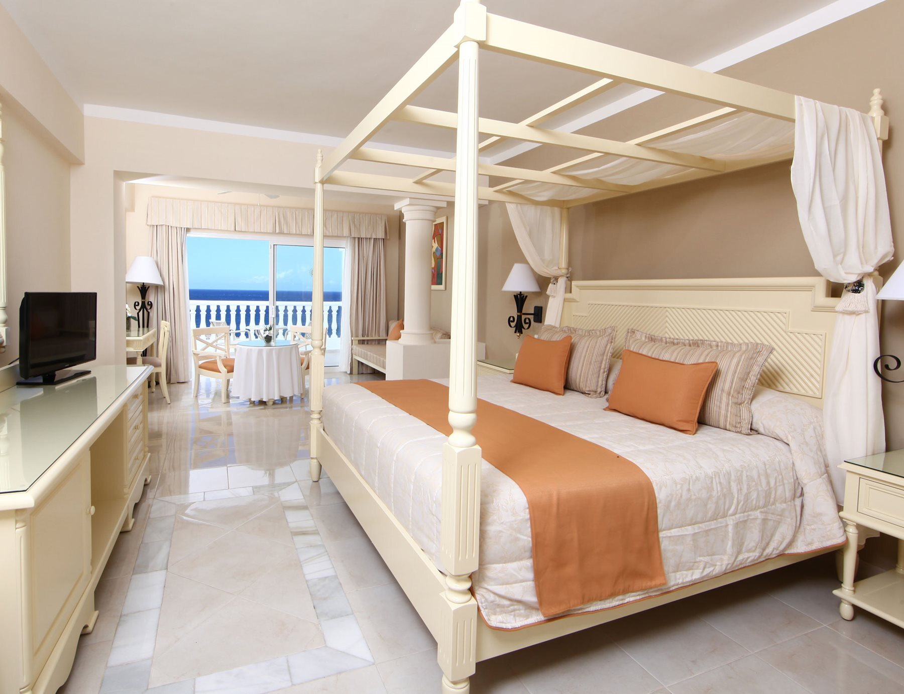 Luxury-Bahia-Principe-Runaway-Bay-Room-002-Junior-Suite-Deluxe-Ocean-Front