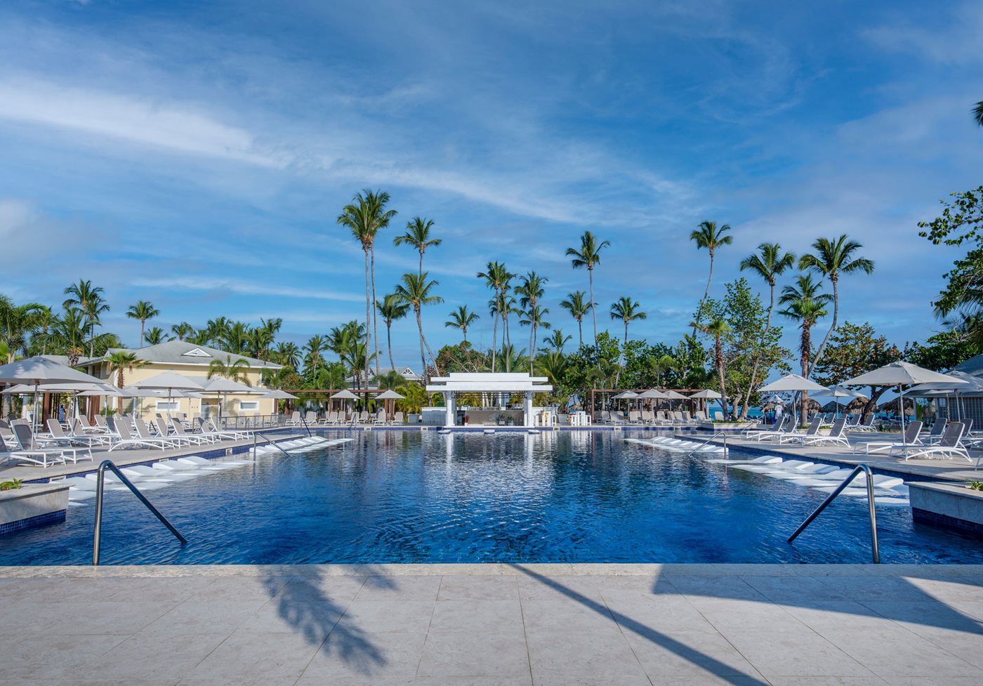 AZS-Bahia-Principe-Grand-El-Portillo-Pool-002