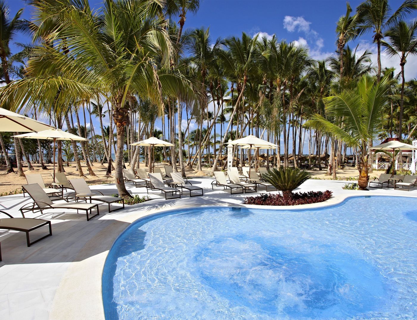 Luxury-Bahia-Principe-Bouganville-Pool-002