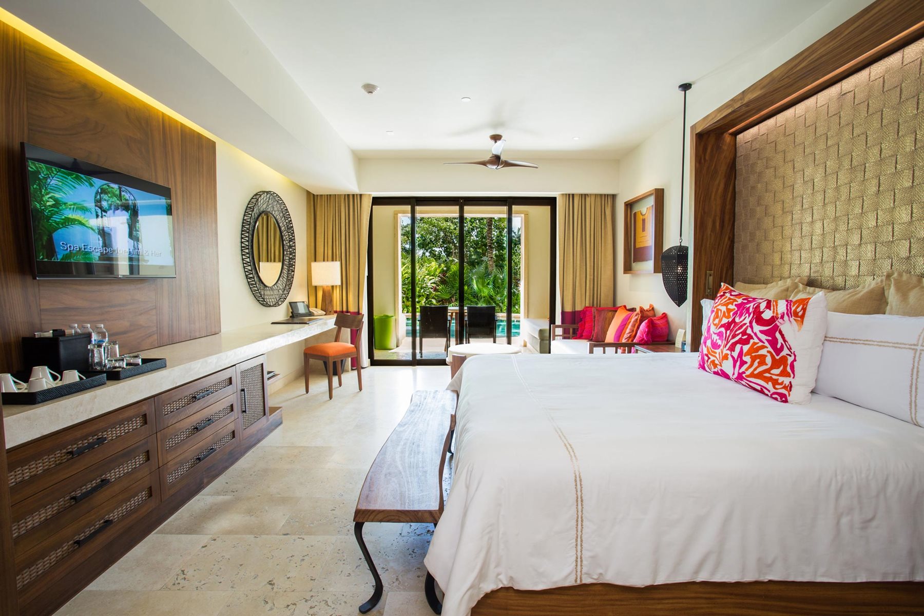 RIV-Secrets-Akumal-Room-Junior-Suite-Swim-Out-King-001