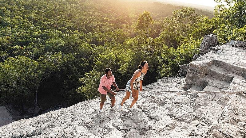 cozumel-mexico-ruins-couple-climbing-up