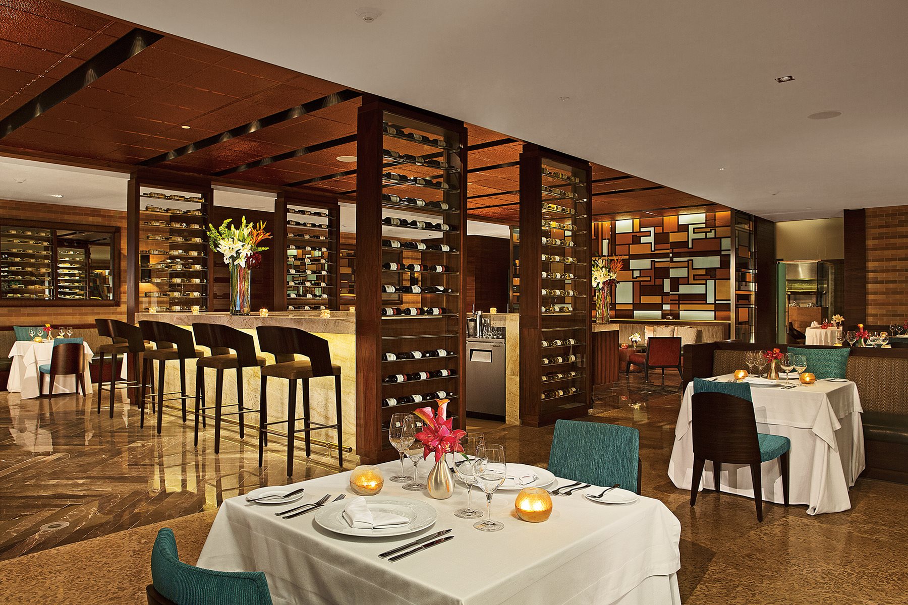 CUN_SecretsTheVine_Resto-Bluewater