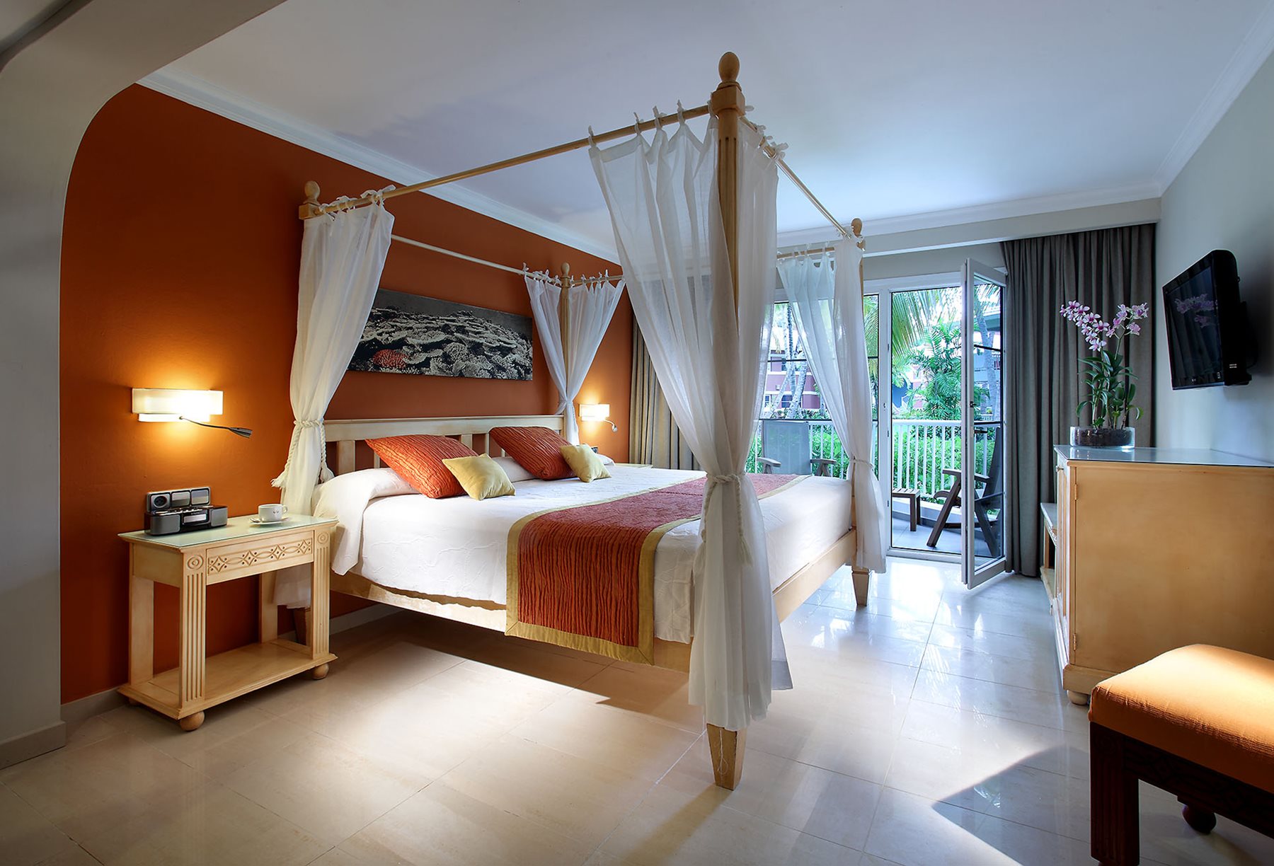 Grand-Palladium-Bavaro-Suites-Room-001-Romance-Suite