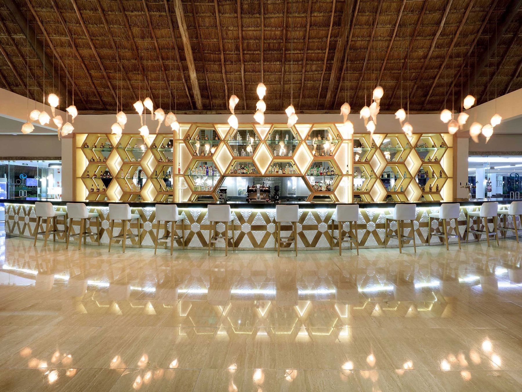 Grand-Palladium-White-Sand-Bar-002-Lobby