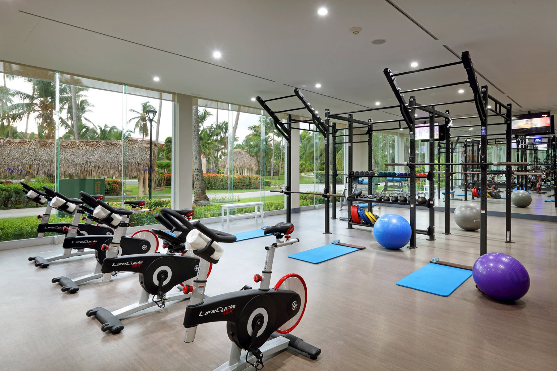 PUJ-Grand-Palladium-Bavaro-Suites-Gym-001