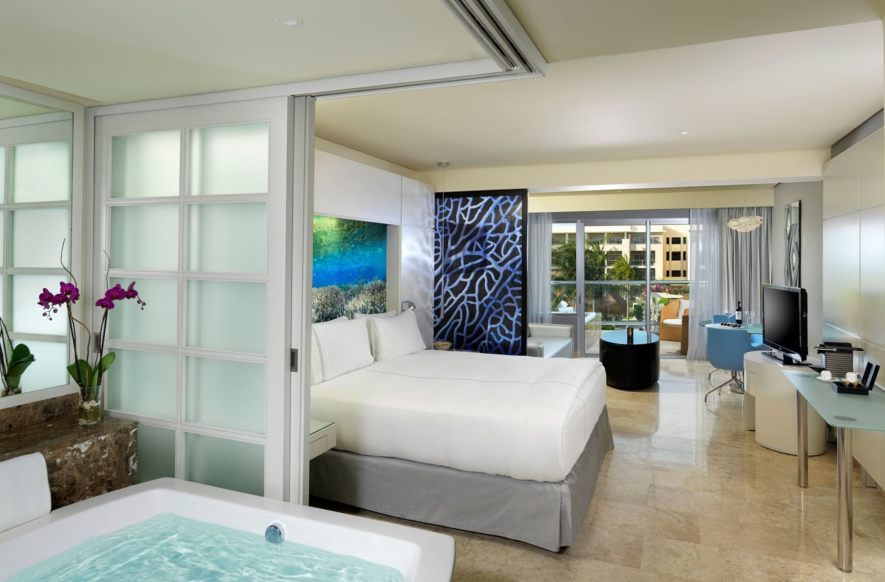 RIV-Paradisus-La-Perla-Room-Reserve-Dlx-Suite-Adults-001