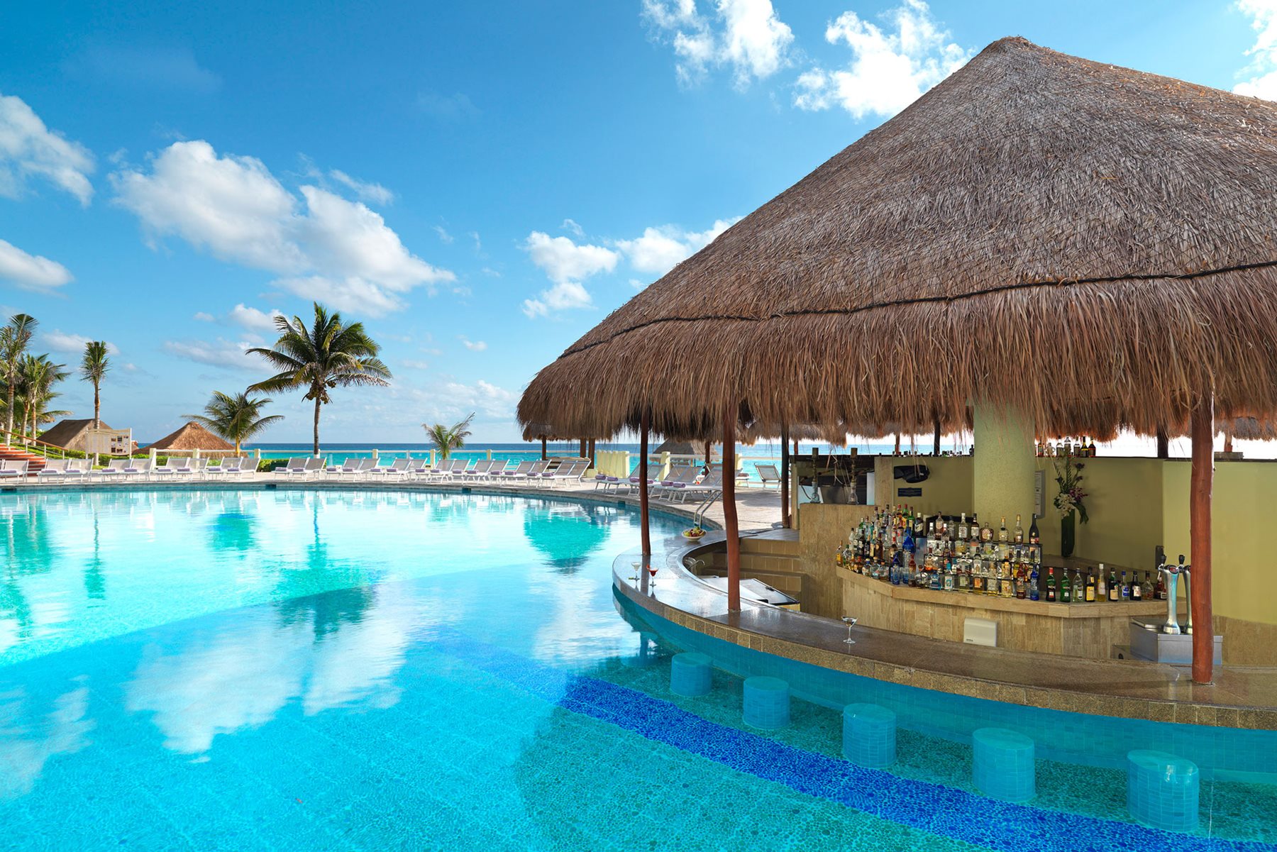 CUN-Paradisus-Cancun-Swim-Up-Bar-Fahreinheit-Pool-01