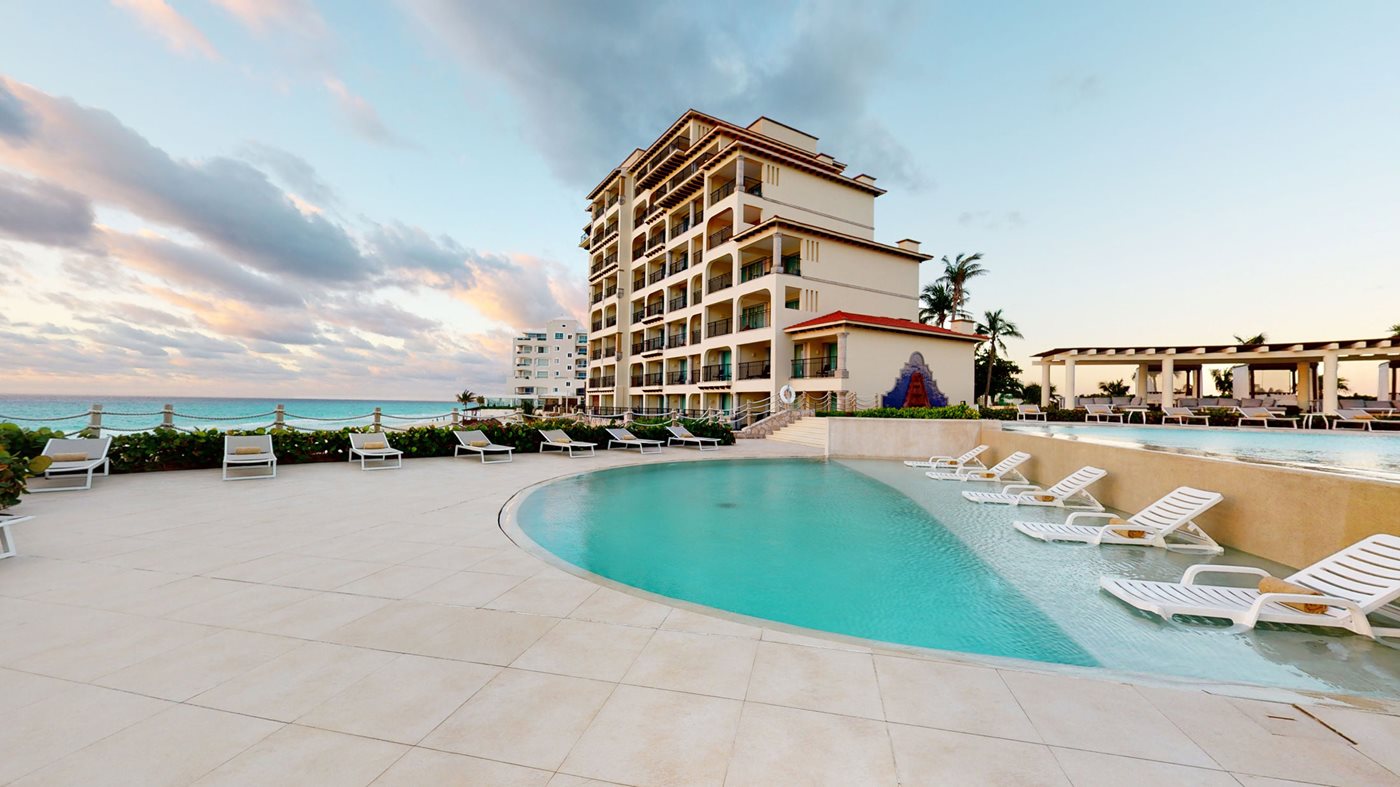 cun-grand-park-royal-pool-premier-01
