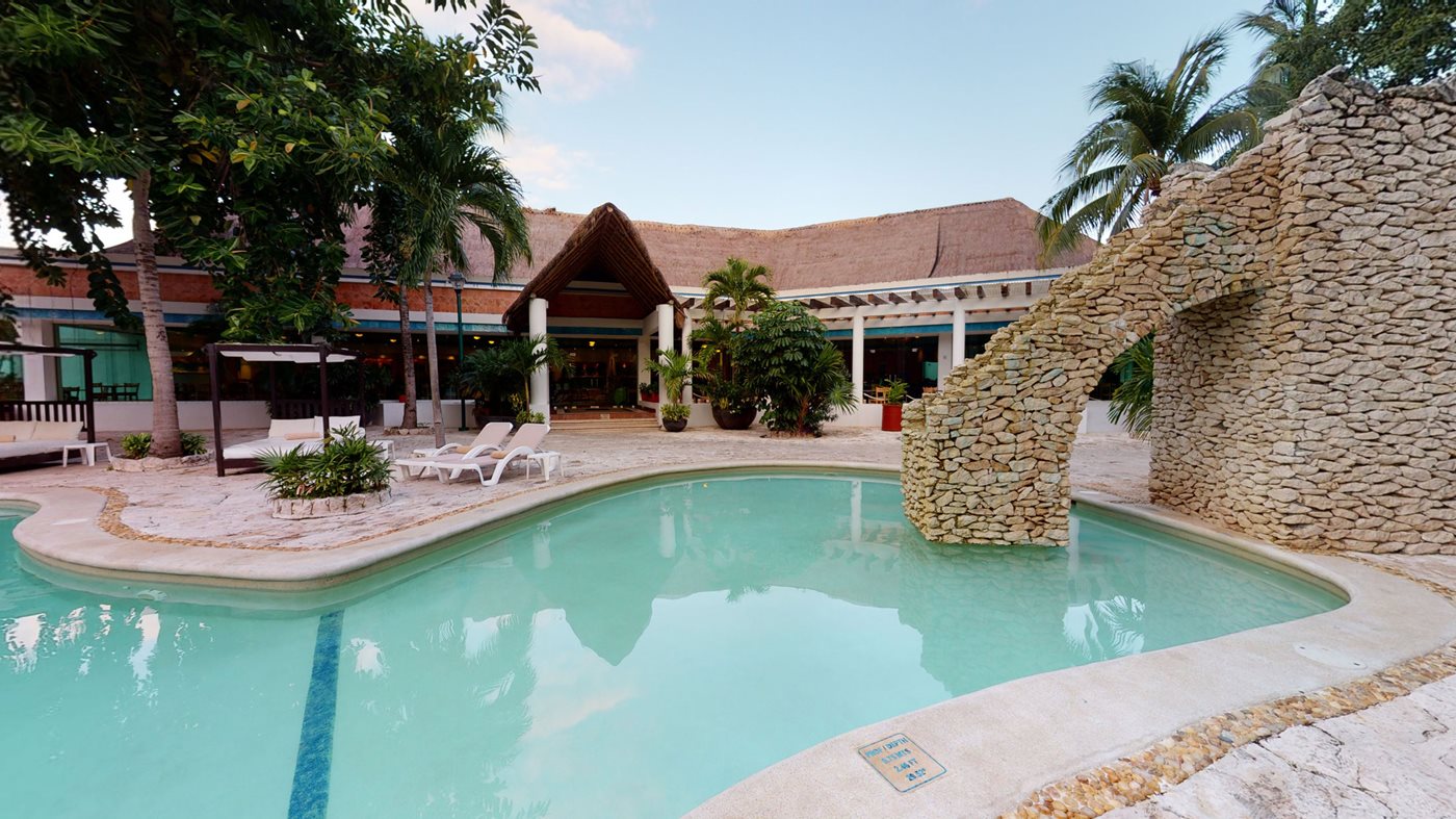 czm-grand-park-royal-cozumel-pool-01