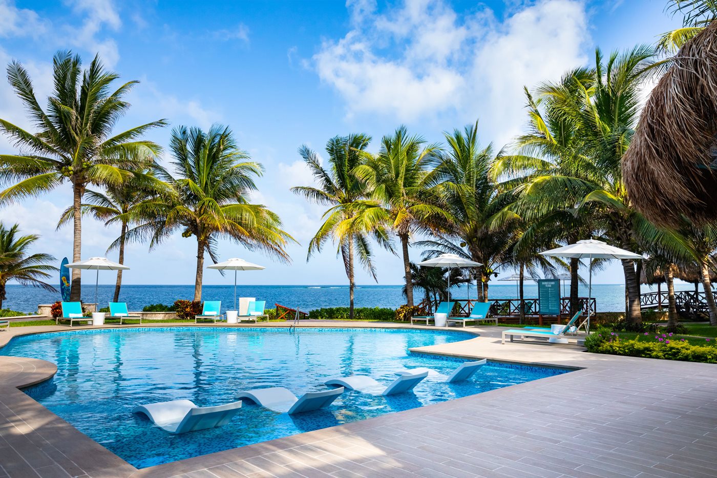 riv-margaritaville-cun-pool-02