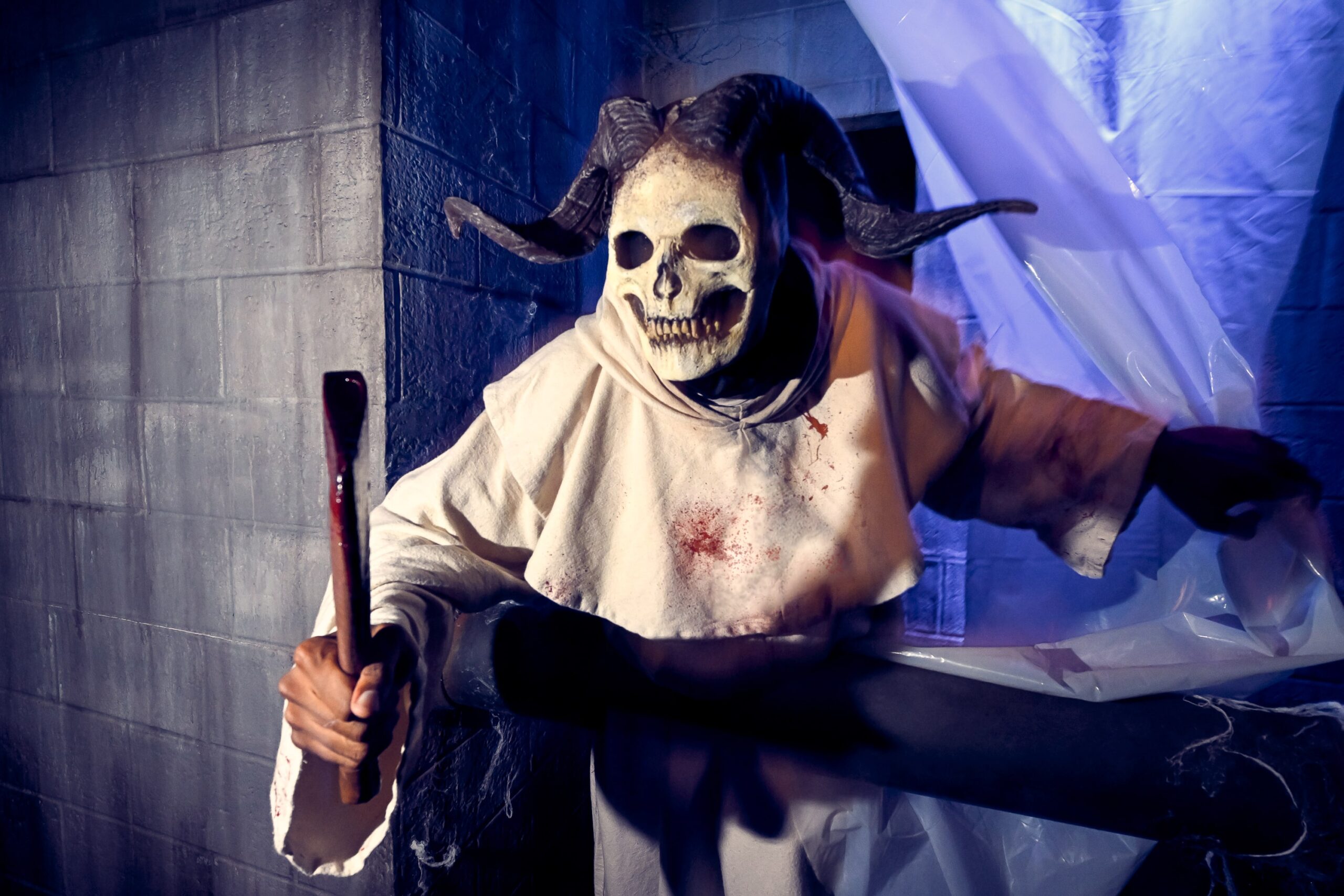 2023-Universal-HHN-Universal-Horror-Hotel-2-RET-min