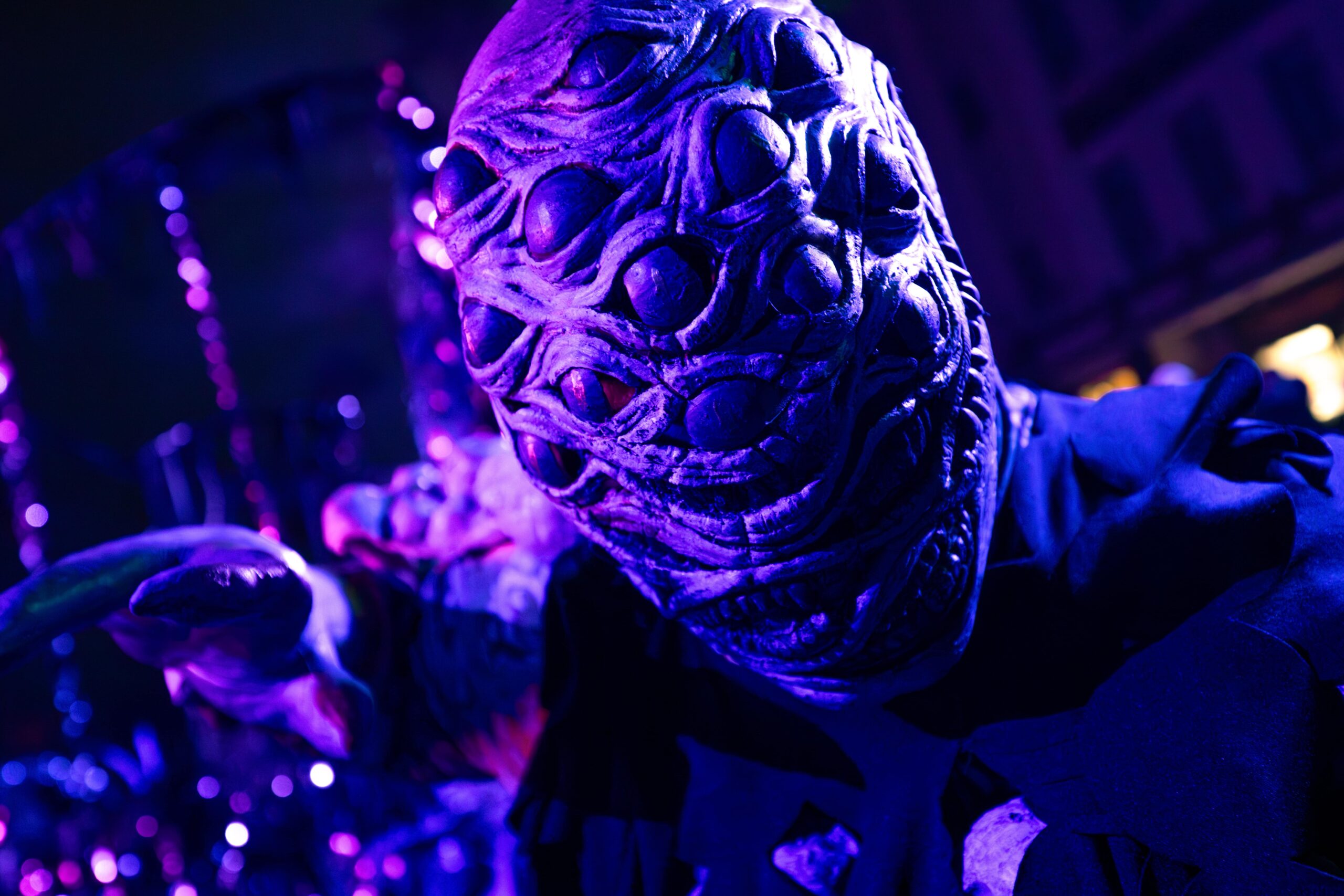 HHN24-UOR-SZ-DemonQueens_RGZ3702-Enhanced (1)-min
